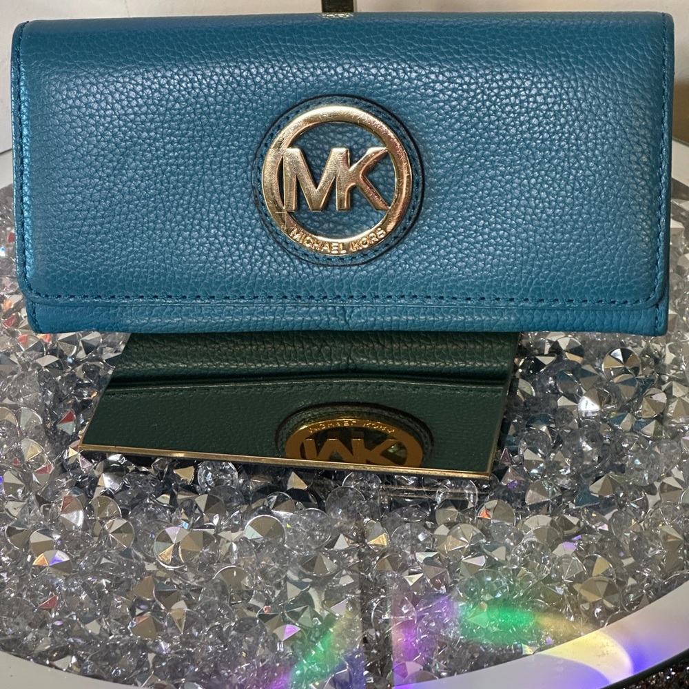EUC - Michael Kors Fulton Flap Long Wallet.